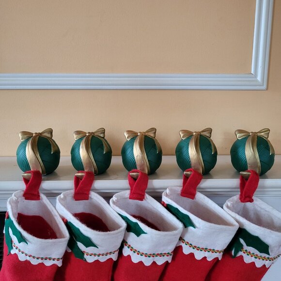Vintage 1990s Christmas Stockings Hangers, green and gold, lot Of 5 - Picture 1 of 6
